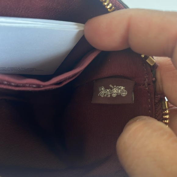Coach corner zippered leather wristlet with embroidered signature - Picture 9 of 16